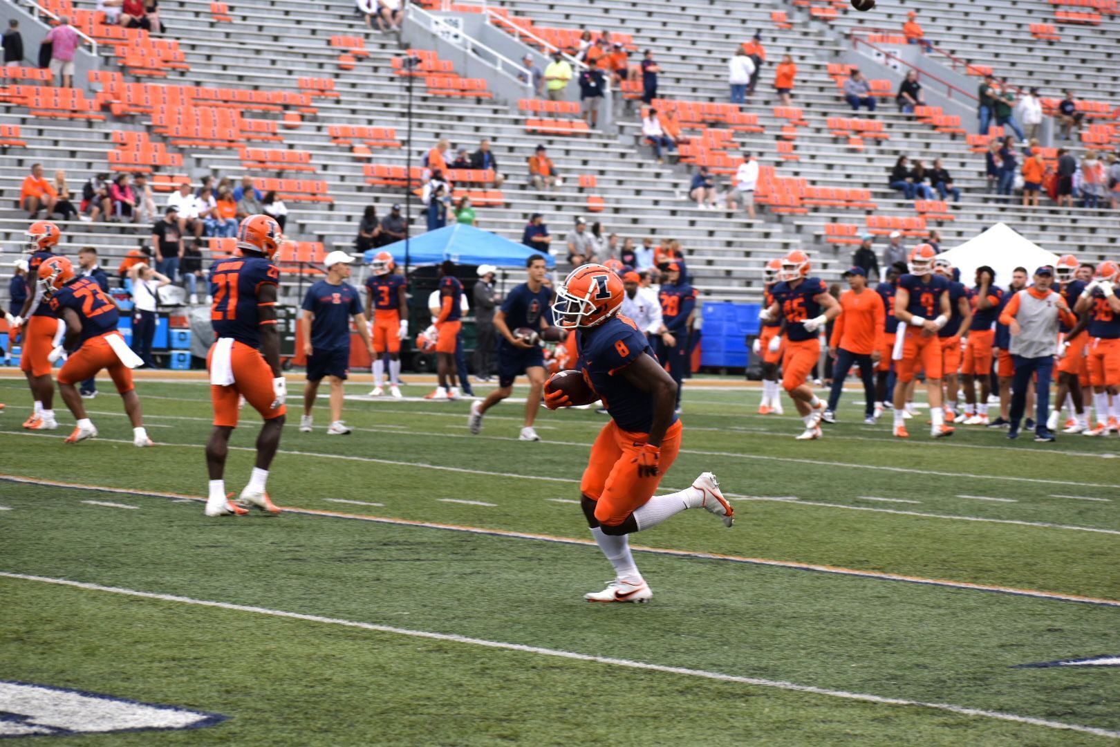 PHOTOS: Illinois warms up against Charlotte